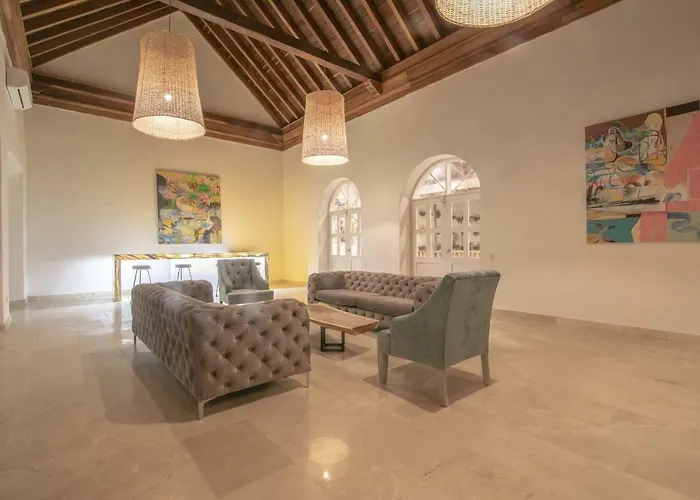15 Bedroom Villa In The Old City